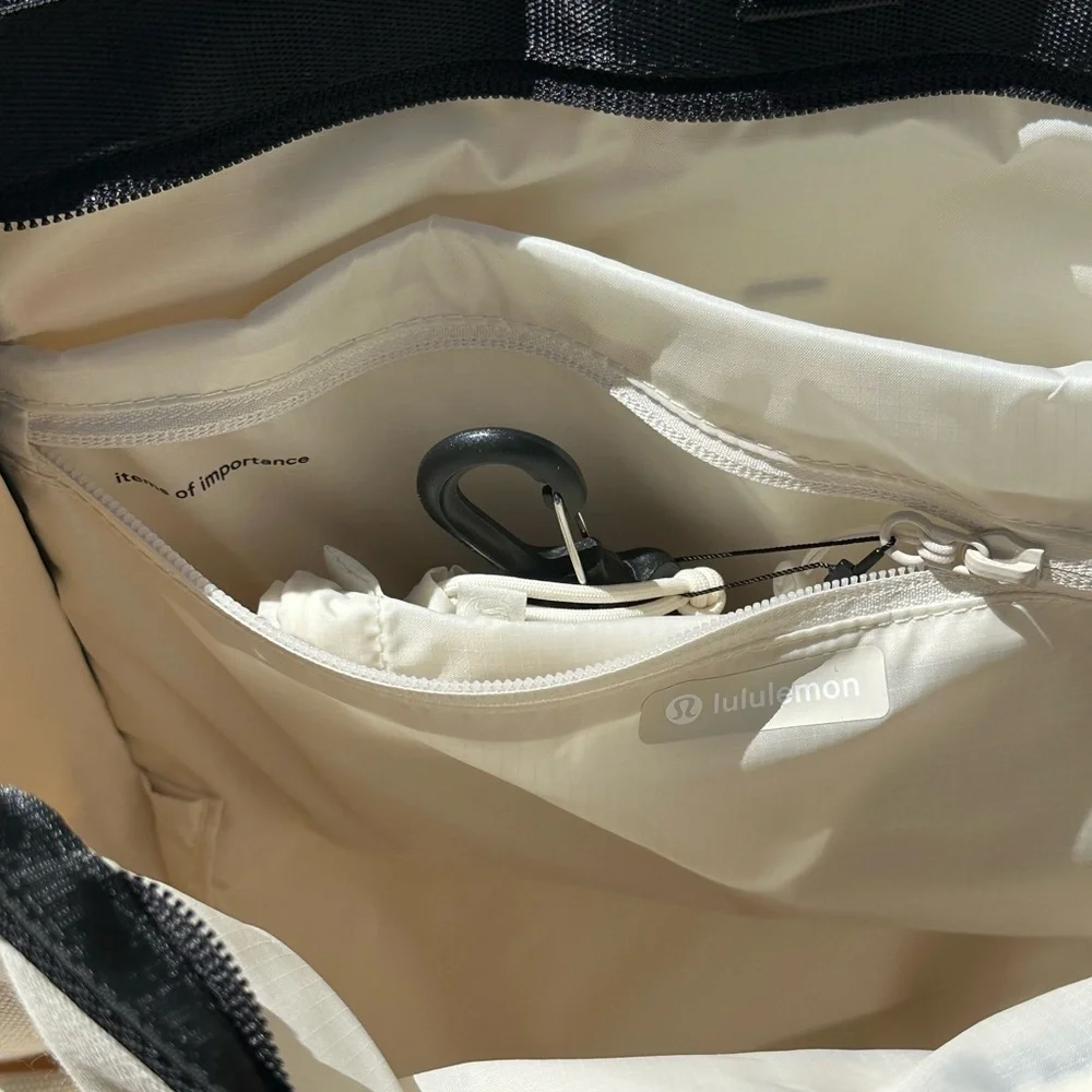 lululemon Racket Bag 19L - Picture 6 of 14